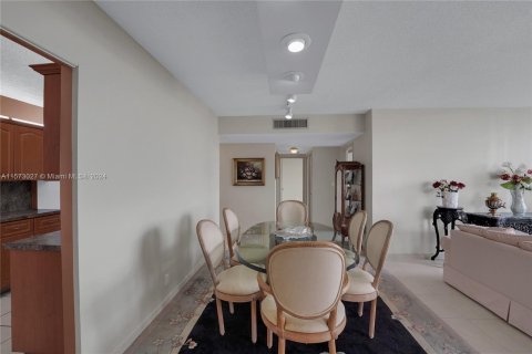 Condo in Hollywood, Florida, 2 bedrooms  № 1140592 - photo 15