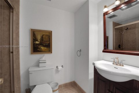 Condo in Hollywood, Florida, 2 bedrooms  № 1140592 - photo 24