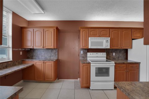 Condo in Hollywood, Florida, 2 bedrooms  № 1140592 - photo 8