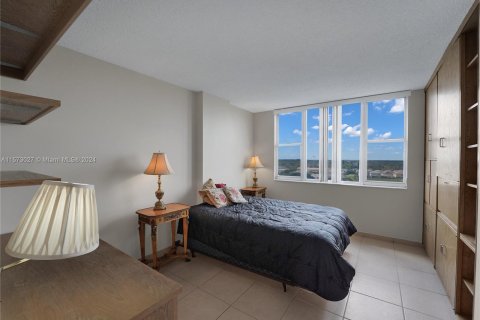 Condo in Hollywood, Florida, 2 bedrooms  № 1140592 - photo 19