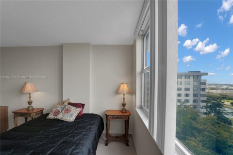 Condo in Hollywood, Florida, 2 bedrooms  № 1140592 - photo 21