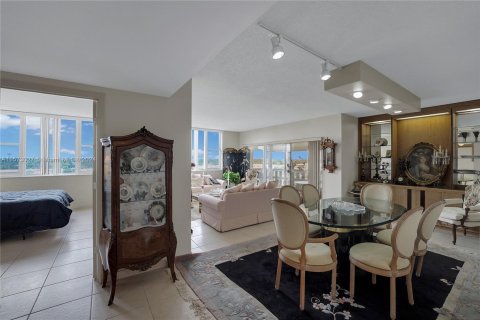 Copropriété à vendre à Hollywood, Floride: 2 chambres, 119.29 m2 № 1140592 - photo 17