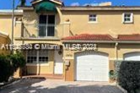 Townhouse in Miami, Florida 3 bedrooms, 169.08 sq.m. № 991498 - photo 1