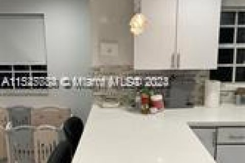 Townhouse in Miami, Florida 3 bedrooms, 169.08 sq.m. № 991498 - photo 4