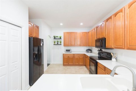 Townhouse in Tampa, Florida 3 bedrooms, 193.79 sq.m. № 1087808 - photo 15
