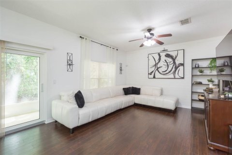 Townhouse in Tampa, Florida 3 bedrooms, 193.79 sq.m. № 1087808 - photo 6