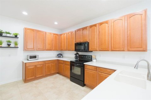 Townhouse in Tampa, Florida 3 bedrooms, 193.79 sq.m. № 1087808 - photo 14