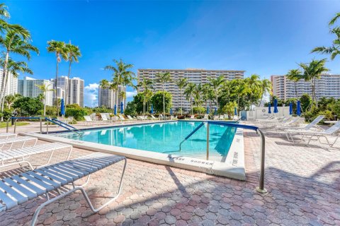 Condo in Fort Lauderdale, Florida, 1 bedroom  № 1136596 - photo 13