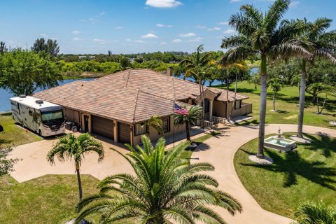 Villa ou maison à vendre à Pembroke Pines, Floride: 5 chambres, 304.16 m2 № 1136599 - photo 14