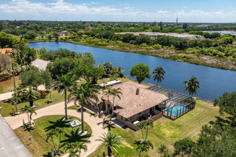 Villa ou maison à vendre à Pembroke Pines, Floride: 5 chambres, 304.16 m2 № 1136599 - photo 7