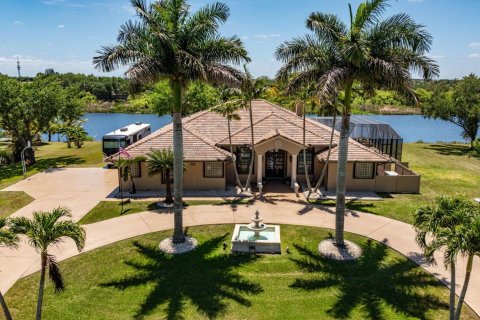 Villa ou maison à vendre à Pembroke Pines, Floride: 5 chambres, 304.16 m2 № 1136599 - photo 16