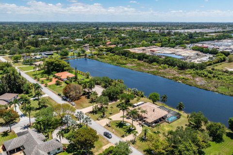 Villa ou maison à vendre à Pembroke Pines, Floride: 5 chambres, 304.16 m2 № 1136599 - photo 3