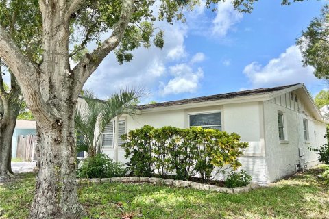 House in Holiday, Florida 4 bedrooms, 153.85 sq.m. № 1353405 - photo 3