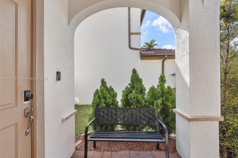 Casa en venta en Cutler Bay, Florida, 4 dormitorios, 271.65 m2 № 1236087 - foto 4