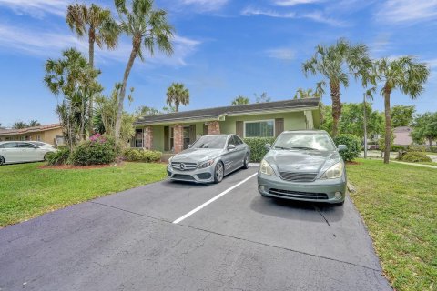 Immobilier commercial à vendre à Coral Springs, Floride: 189.52 m2 № 1097565 - photo 1
