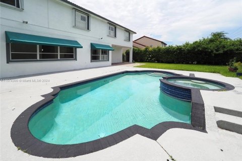 House in Cooper City, Florida 5 bedrooms, 279.45 sq.m. № 1206478 - photo 27