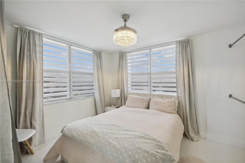 Condominio en venta en Pompano Beach, Florida, 2 dormitorios, 84.63 m2 № 953993 - foto 16