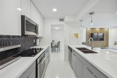 Condominio en venta en Pompano Beach, Florida, 2 dormitorios, 84.63 m2 № 953993 - foto 12