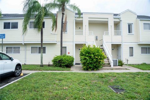 Condominio en venta en Oakland Park, Florida, 1 dormitorio, 81.01 m2 № 1290855 - foto 1