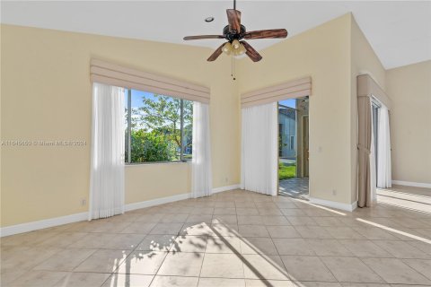 House in Tamarac, Florida 3 bedrooms, 193.61 sq.m. № 1328354 - photo 8