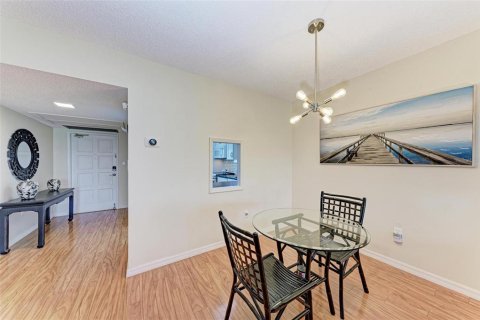 Condo in Sarasota, Florida, 2 bedrooms  № 1384722 - photo 12