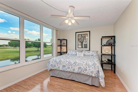 Condo in Sarasota, Florida, 2 bedrooms  № 1384722 - photo 24