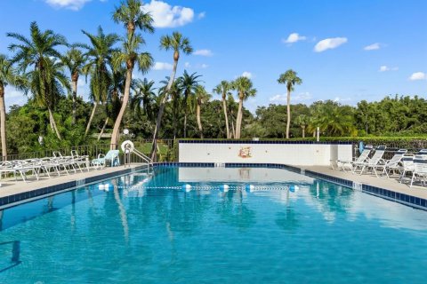 Condo in Belleair, Florida, 2 bedrooms  № 1384700 - photo 6