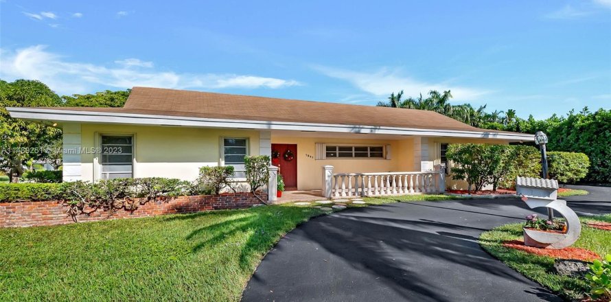 Villa ou maison à Palmetto Bay, Floride 5 chambres, 235.23 m2 № 851466