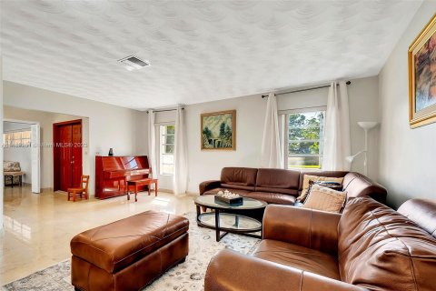Villa ou maison à vendre à Palmetto Bay, Floride: 5 chambres, 235.23 m2 № 851466 - photo 6