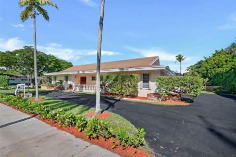 Villa ou maison à vendre à Palmetto Bay, Floride: 5 chambres, 235.23 m2 № 851466 - photo 3