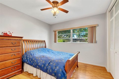 Villa ou maison à vendre à Palmetto Bay, Floride: 5 chambres, 235.23 m2 № 851466 - photo 19