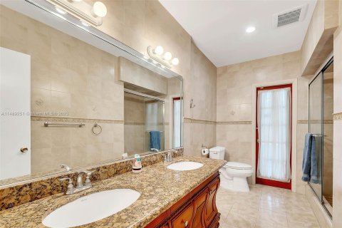 Villa ou maison à vendre à Palmetto Bay, Floride: 5 chambres, 235.23 m2 № 851466 - photo 20