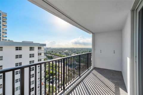 Condo in Fort Lauderdale, Florida, 3 bedrooms  № 923958 - photo 20