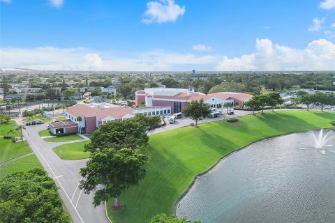 Copropriété à vendre à Deerfield Beach, Floride: 2 chambres, 92.9 m2 № 1208125 - photo 1