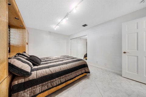 Casa en venta en Pompano Beach, Florida, 3 dormitorios, 185.8 m2 № 1207696 - foto 17