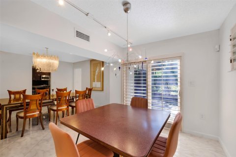 Casa en venta en Pompano Beach, Florida, 3 dormitorios, 185.8 m2 № 1207696 - foto 8