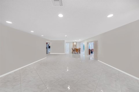 Casa en venta en Pompano Beach, Florida, 3 dormitorios, 185.8 m2 № 1207696 - foto 12