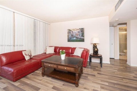 Condo in Aventura, Florida, 2 bedrooms  № 1292918 - photo 8