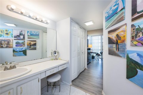 Condo in Aventura, Florida, 2 bedrooms  № 1292918 - photo 16