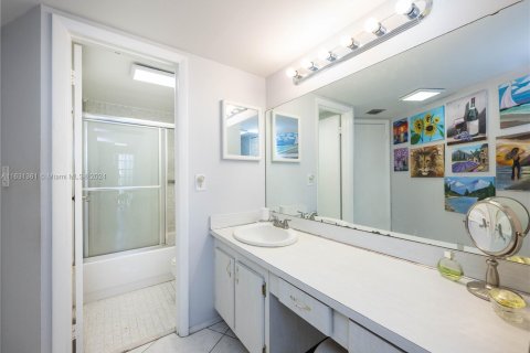 Condo in Aventura, Florida, 2 bedrooms  № 1292918 - photo 19