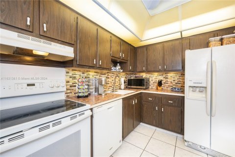 Condo in Aventura, Florida, 2 bedrooms  № 1292918 - photo 10