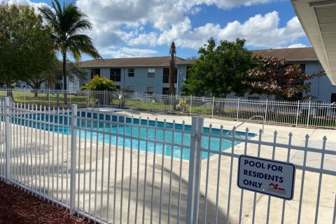 Condo in St. Lucie, Florida, 2 bedrooms  № 908690 - photo 3