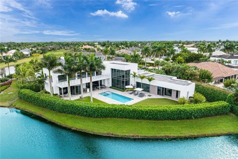 House in Boca Raton, Florida 5 bedrooms, 669.73 sq.m. № 908689 - photo 1