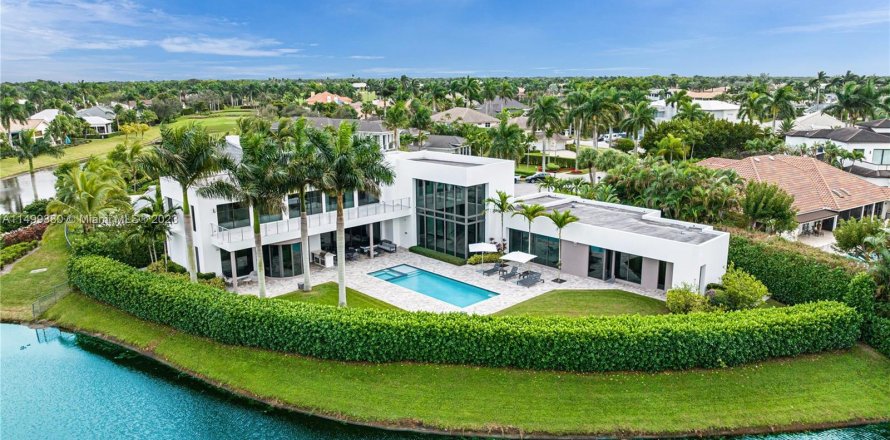 House in Boca Raton, Florida 5 bedrooms, 669.73 sq.m. № 908689