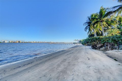 Condo in Lake Worth, Florida, 2 bedrooms  № 1330188 - photo 23