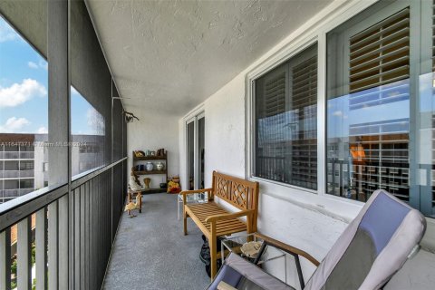 Condo in Lake Worth, Florida, 2 bedrooms  № 1330188 - photo 17