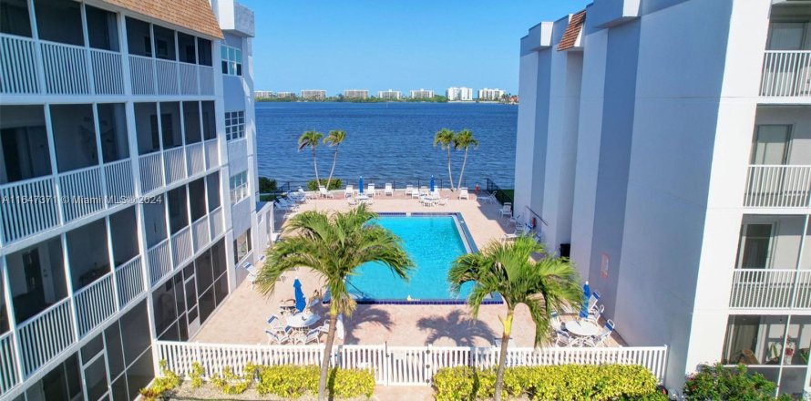 Condo in Lake Worth, Florida, 2 bedrooms  № 1330188