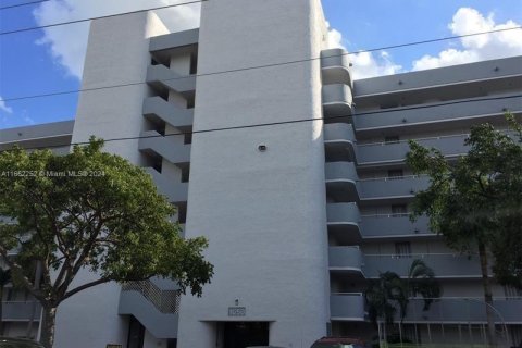 Condominio en alquiler en Miami, Florida, 1 dormitorio, 65.96 m2 № 1370428 - foto 22