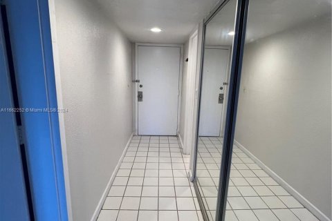 Copropriété à louer à Miami, Floride: 1 chambre, 65.96 m2 № 1370428 - photo 13