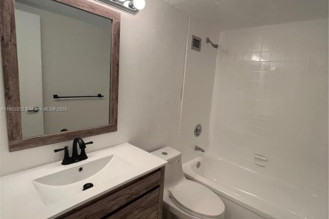 Condo in Miami, Florida, 1 bedroom  № 1370428 - photo 3